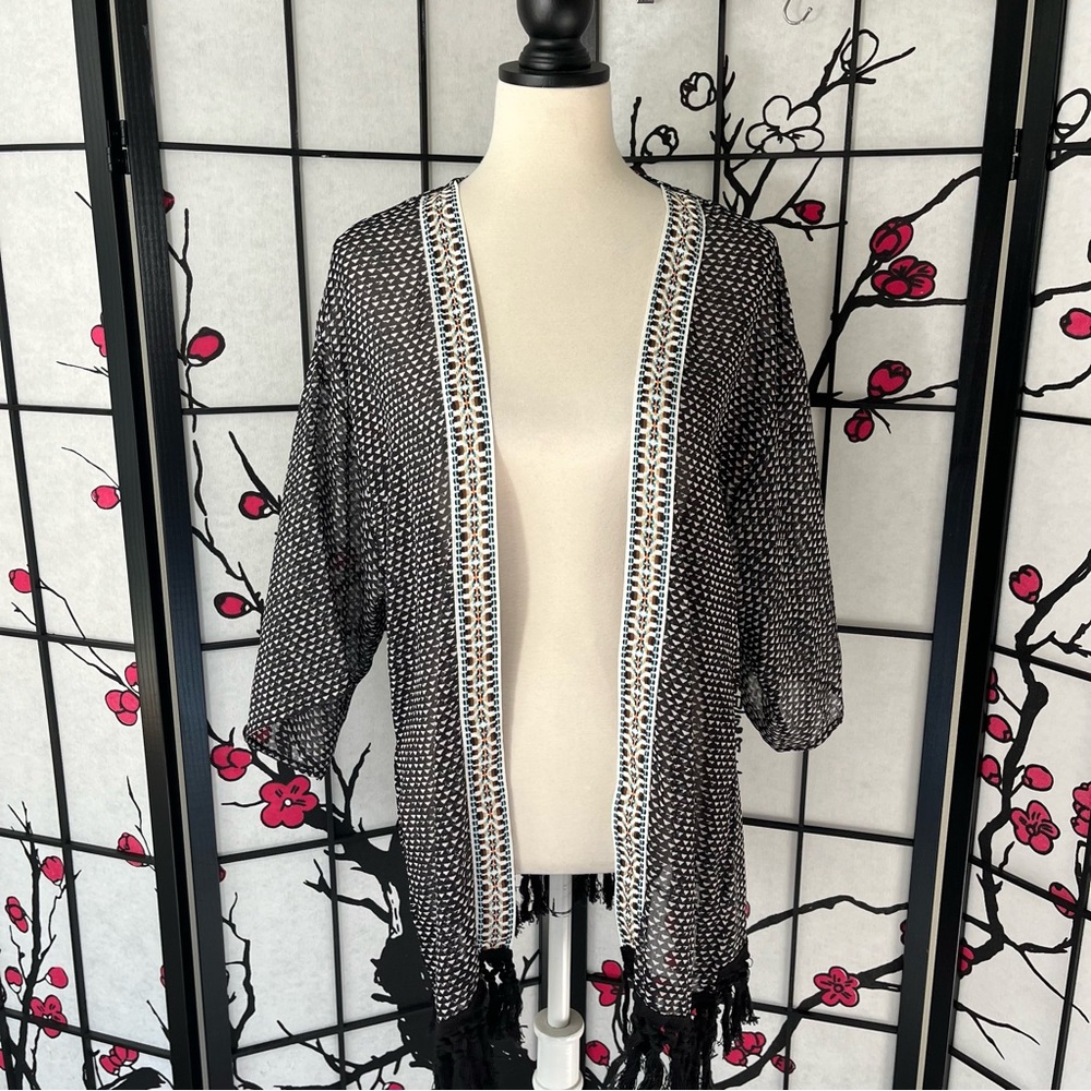 Xhilaration Black and White Fringe Kimono Size: M